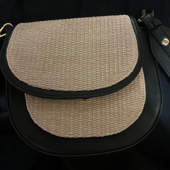 Stylish Black and Tan Crossbody Bag - Picture 6 of 6